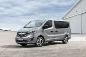 Opel Vivaro Tourer BiTurbo 2017 года